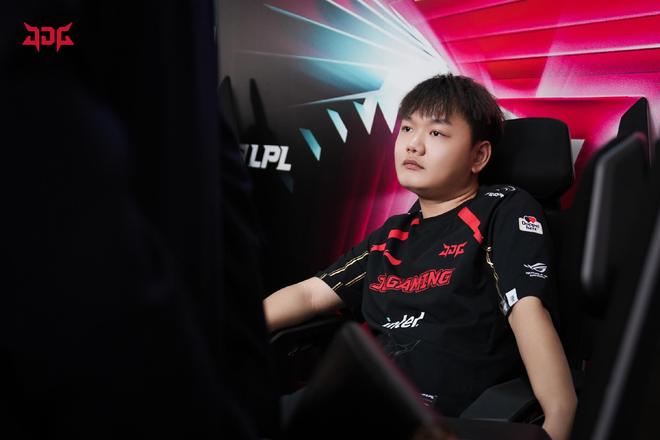 采用了宏大 采用了宏大