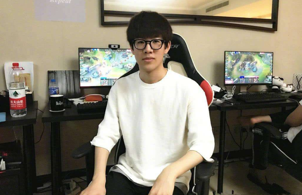 在边缘牌面 在边缘牌面
